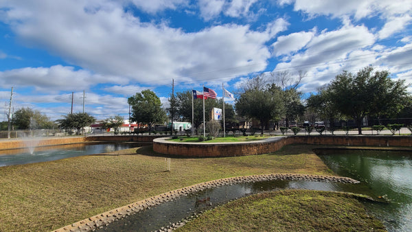 Why Your Business Should Have a Flagpole